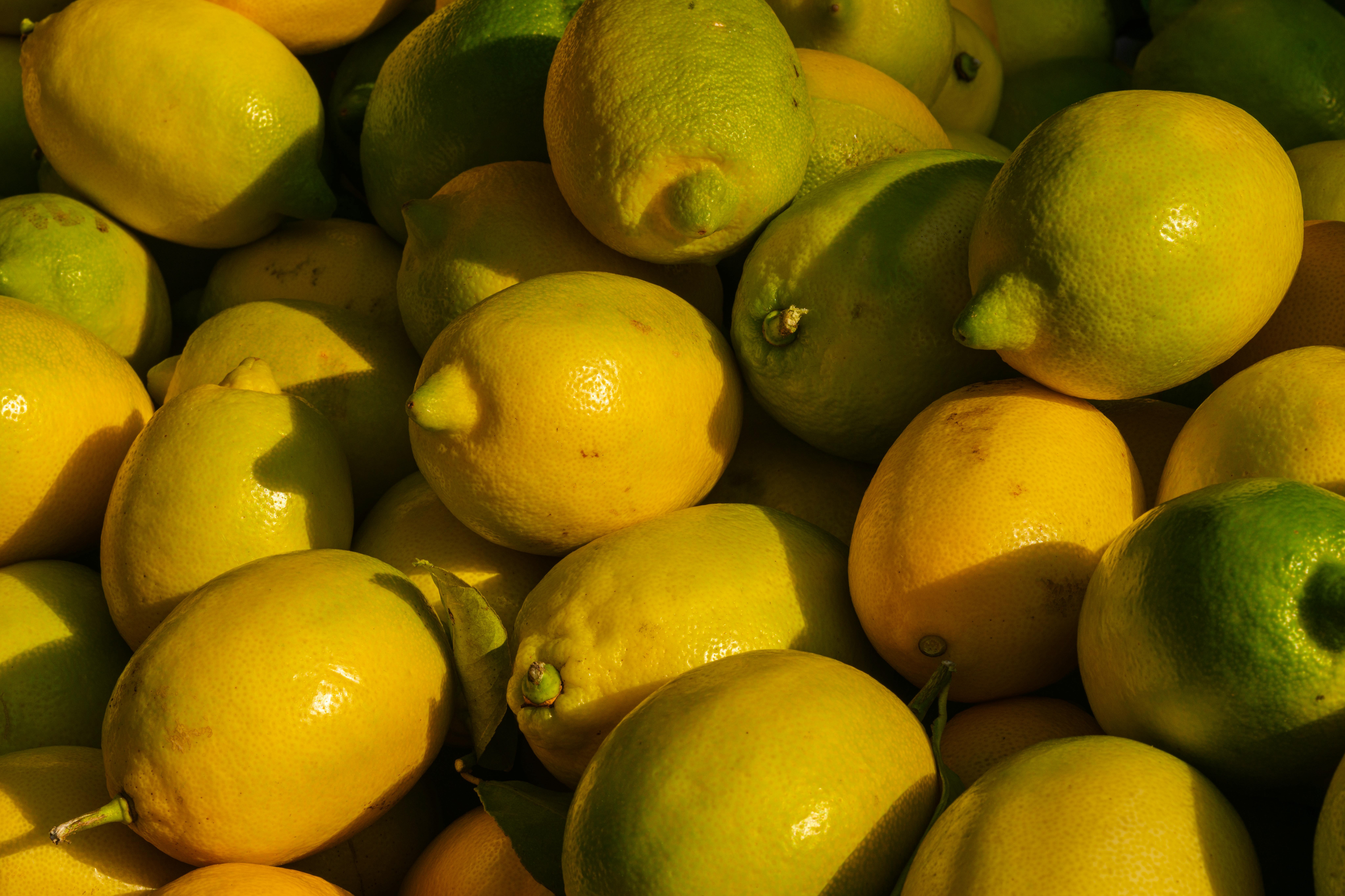 Read more about the article Using Lemon to Brighten Your Bathroom Naturally